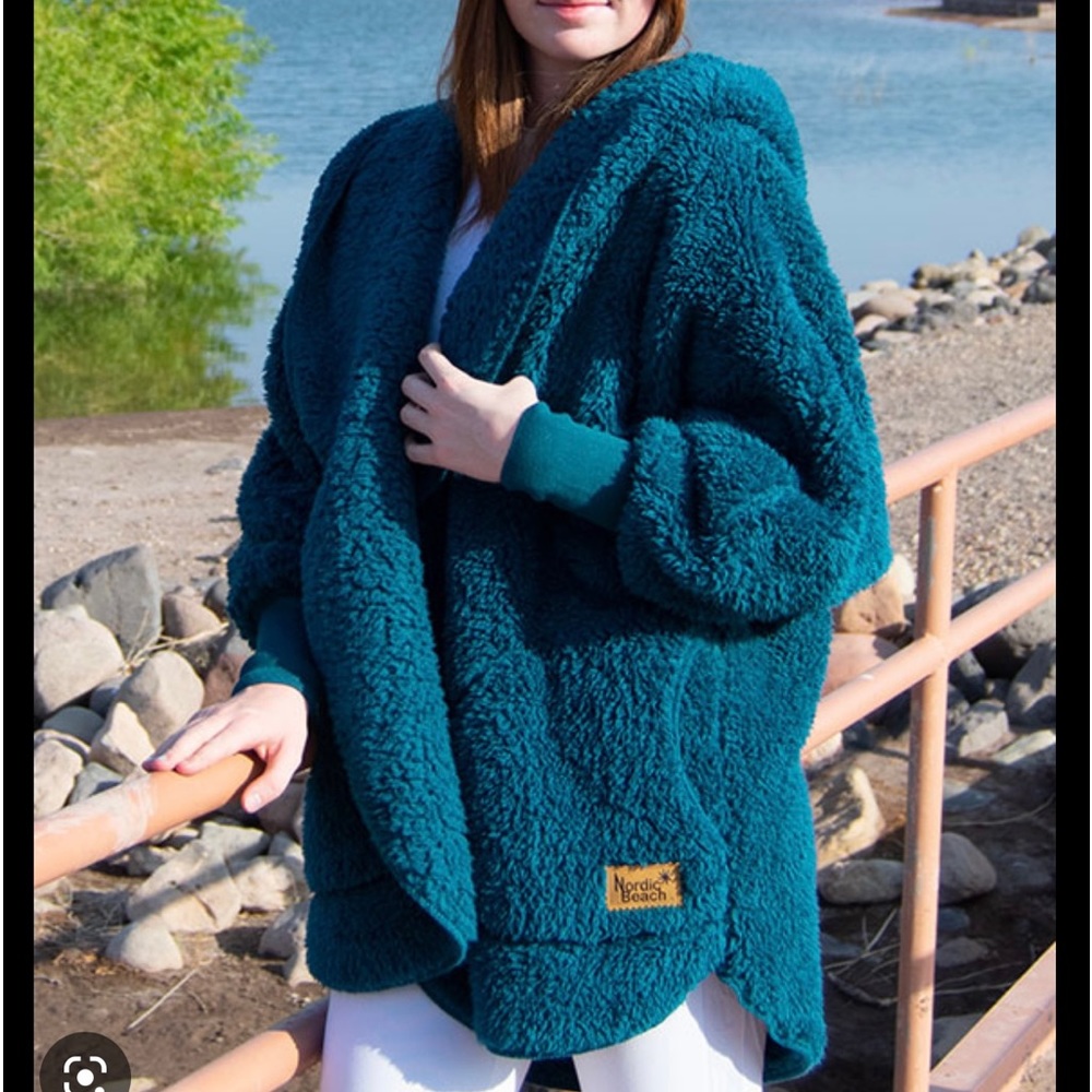Super soft Nordic beach jacket. Like new. Only worn a couple times.